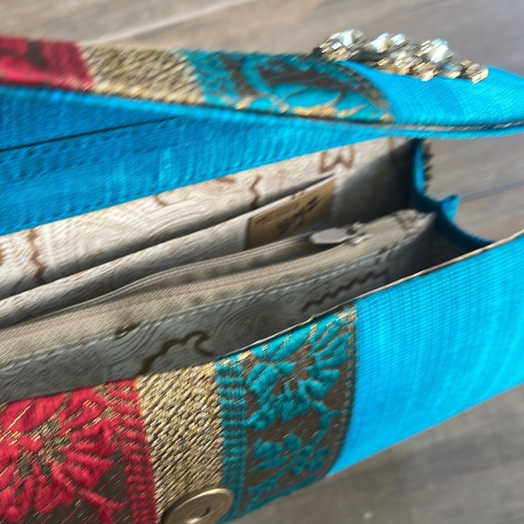 Beautiful clutch - Picture 7 of 10